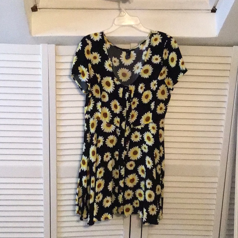 A Forever 21 Daisy patterned dress!